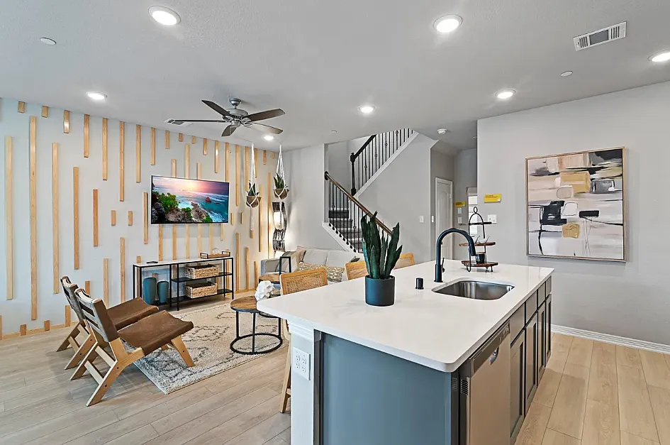 3 bed, 2.5 bath, 1810 sqft, $2,450 — Photo 4