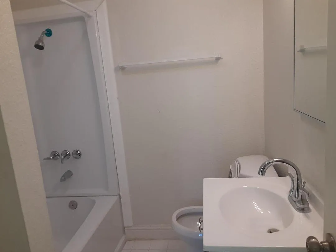 1 bed, 400 sqft, $1,950 — Photo 3