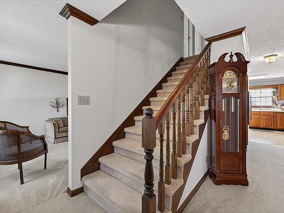 4th image of 2711 S McMillan Ct