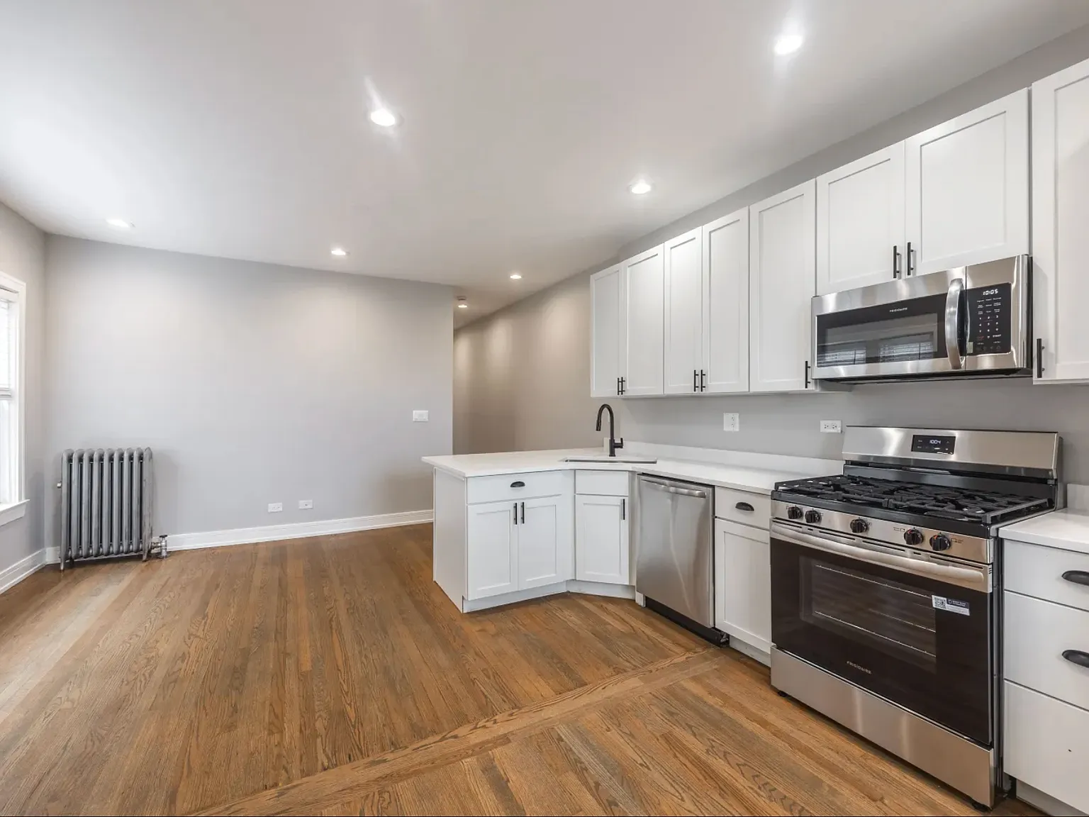 1 bed, 675 sqft, $2,450 — Photo 3