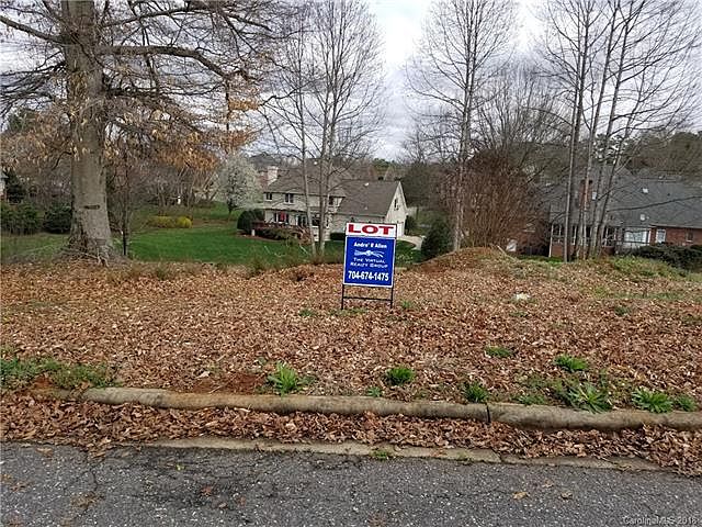 1st image of 2816 Devonshire Ct #32
