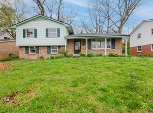 3021 Stanford Dr, Lexington, KY 40517