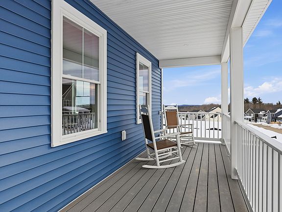 3rd image of 35 Eisenhower Drive