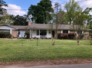 411 Sioux River Rd, Montgomery, TX 77316
