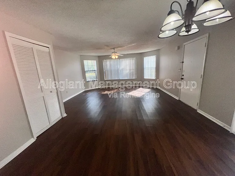 2807 Rio Grande Trl — Photo 4