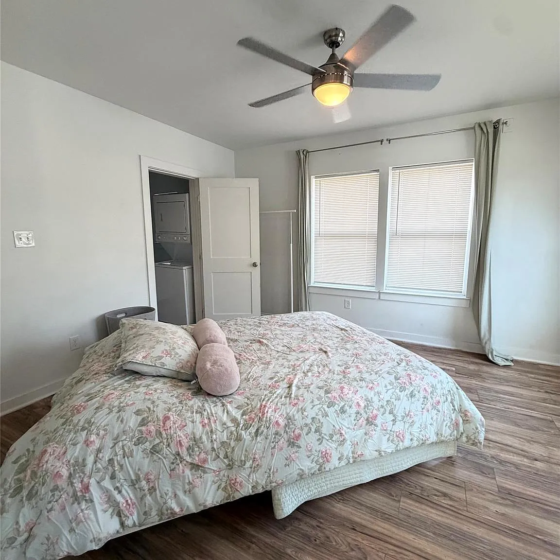 2 bed, 1.0 bath, 1069 sqft, $1,500 — Photo 2