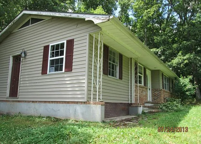 461 Lakeshore Dr photo 1