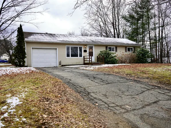 7 North Street, Newport, ME 04953