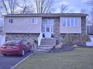13 Berkeley Ave, Selden, NY 11784