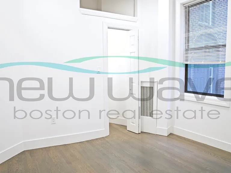 31 Temple St #2F — Photo 4