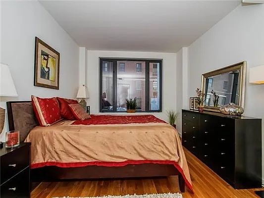 Sold by Avenue Sotheby's International Realty | media 6