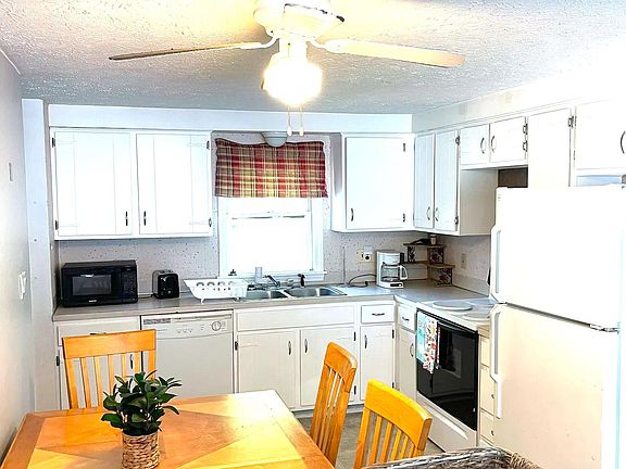 4th image of 5 Goodwin Ave #2