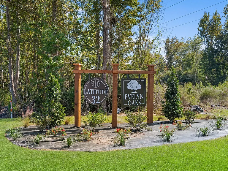 303 Latitude Ln — Photo 29