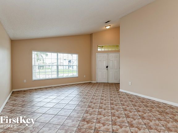 4th image of 601 Lady Diana Dr