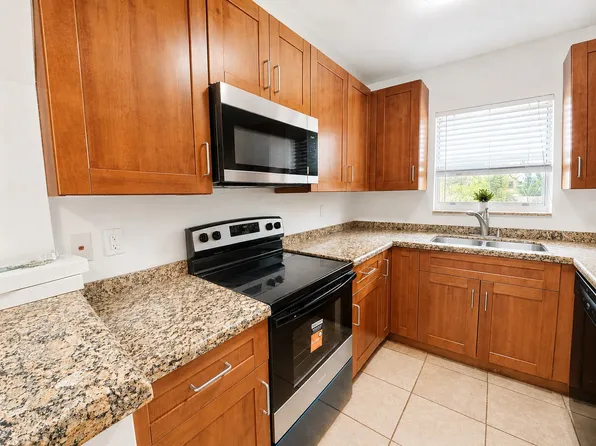2521 Pierce St APT 10, Hollywood, FL 33020