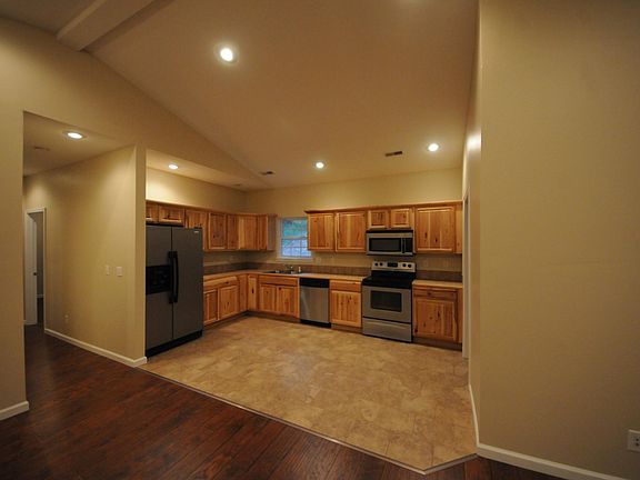 4th image of 168 Waller Ln #168