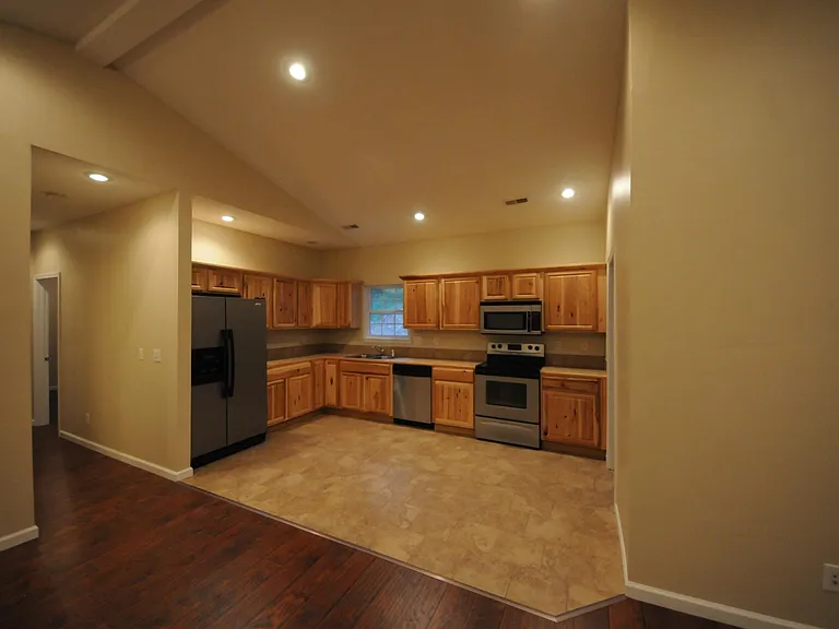 168 Waller Ln #168 — Photo 4