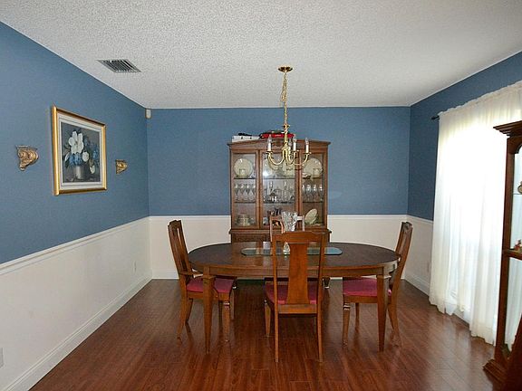 4th image of 999 Sabal Grove Dr