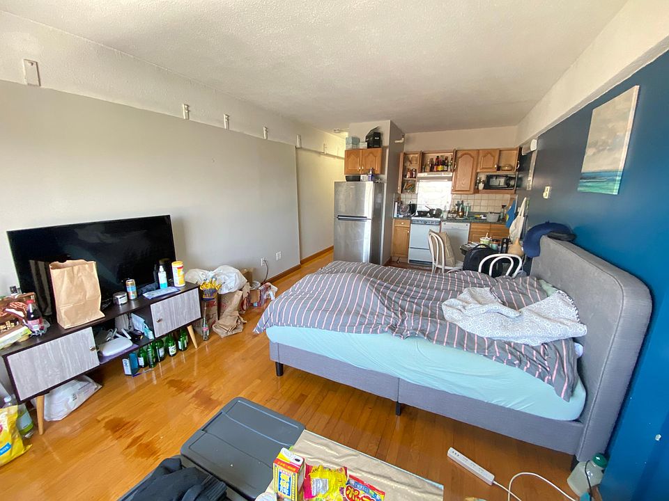 2nd image of 1112 Commonwealth Ave #321