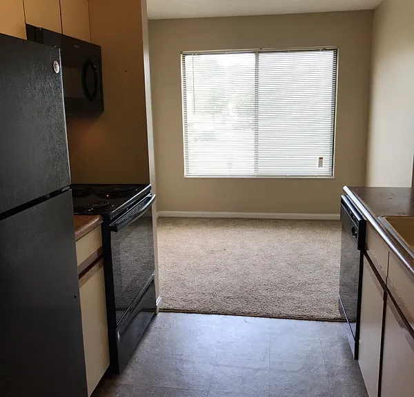 Chimneys Of Oak Creek Apartments — Photo 40