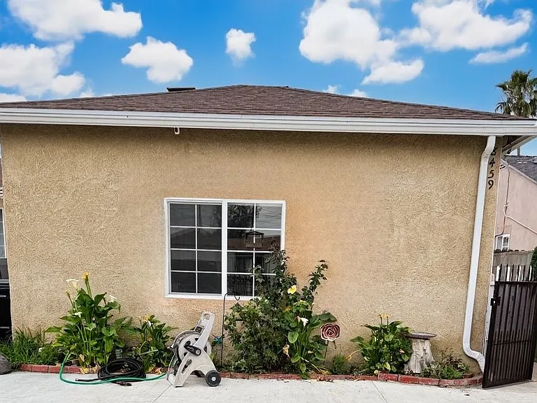 8459 Omelveny Ave — Photo 3