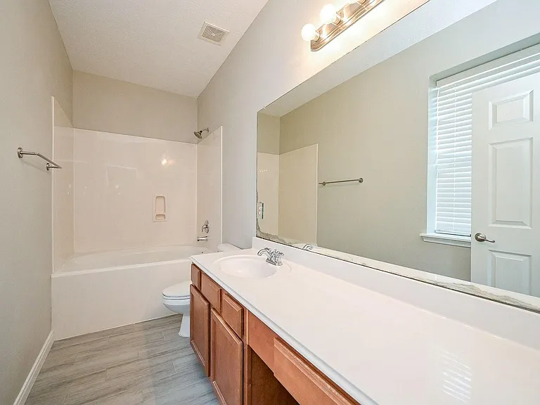 10607 Criswell Dr — Photo 15