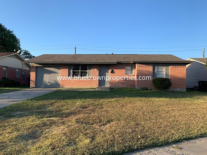 1st image of 301 Rosewood Hills Dr