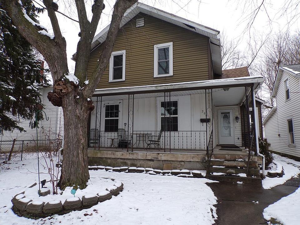1st image of 256 W Oak St