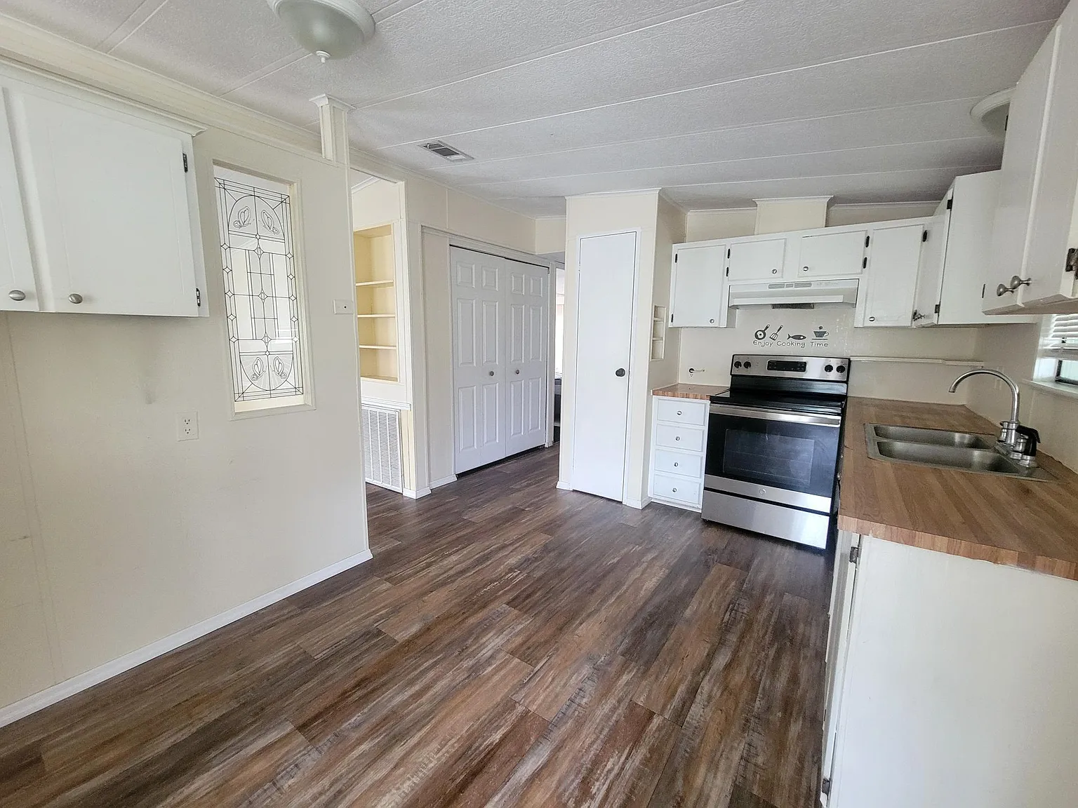 3 bed, 2.0 bath, 1169 sqft, $1,300 — Photo 3