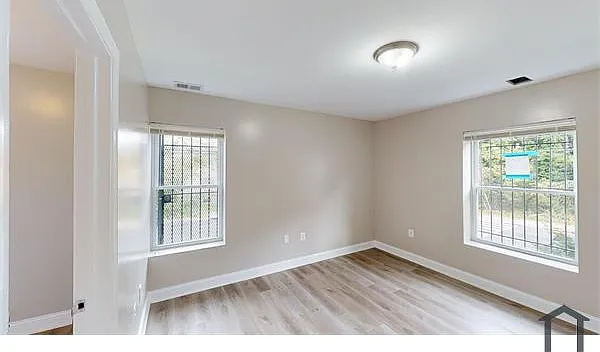 3 bed, $2,548 — Photo 4