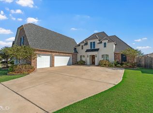 402 Erie Cir, Bossier City, LA 71111