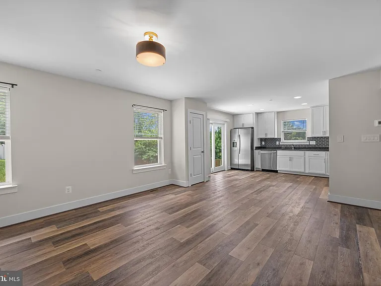 5707 Lowell St — Photo 5