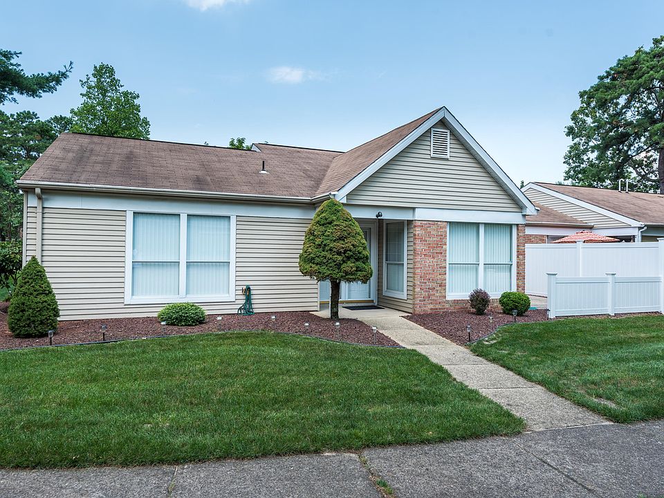 1st image of 742 Liverpool Circle #A