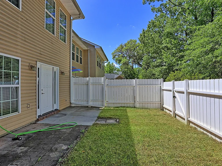 704 Kendal Ct — Photo 39