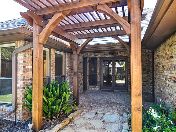 5th image of 1404 Winding Hollow Ln