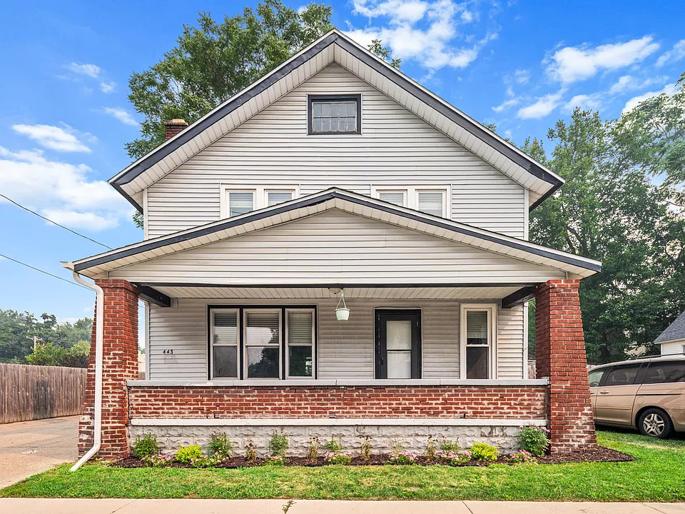 443 Hall St SE