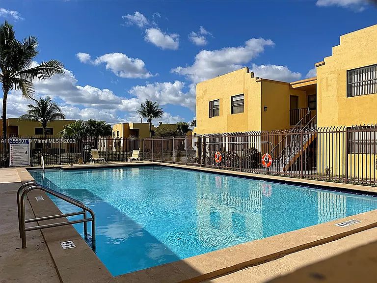 1st image of 550 NW 114th Ave APT 104