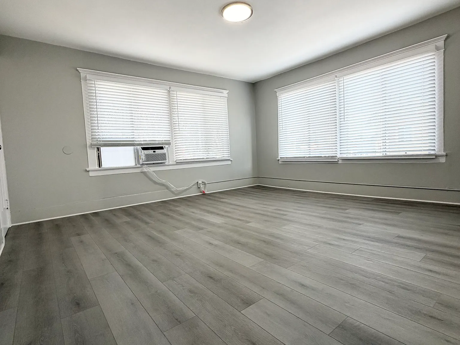 2 bed, 1000 sqft, $2,350 — Photo 2