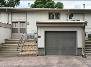 1111 Council Oak Dr APT B, Sioux City, IA 51109