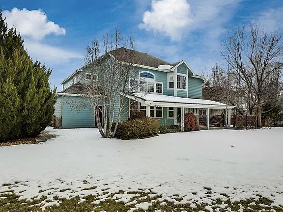 Huge Backyard - one of the largest in Creekside