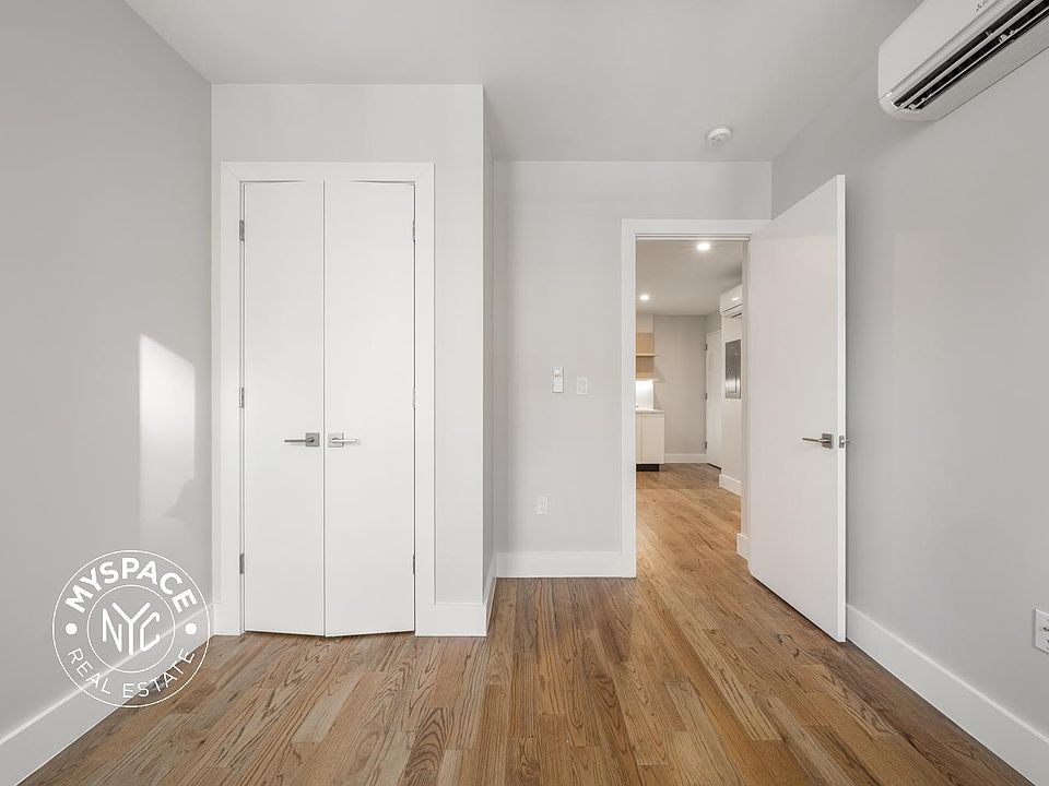 2nd image of 996 Carroll St #4R