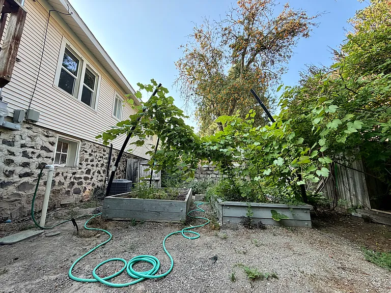 826 E 34th Ave — Photo 31