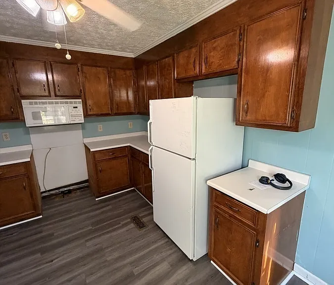 25 Louise Ave — Photo 5