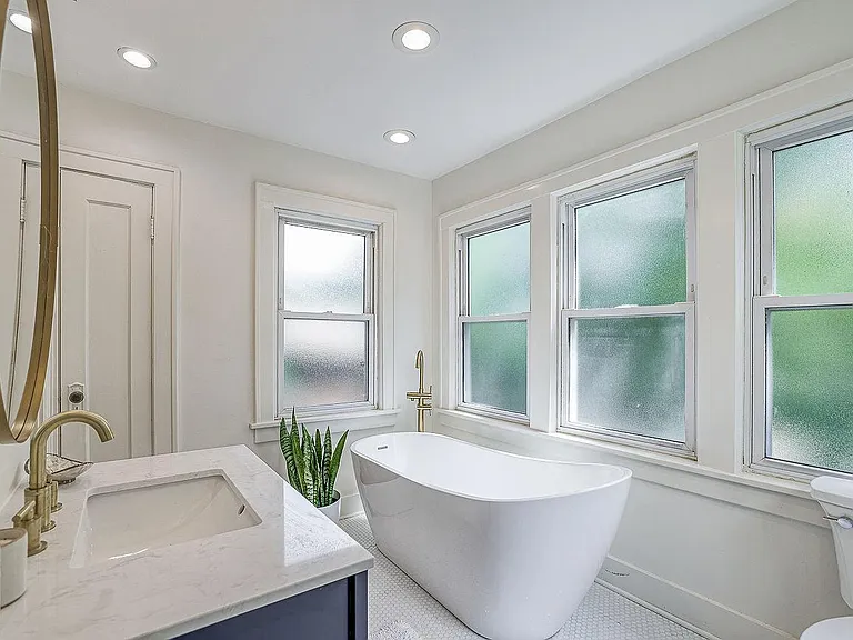 5609 Kenwood Ave — Photo 13