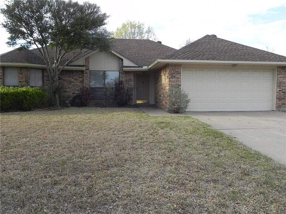 1st image of 6 Chimney Rock Dr