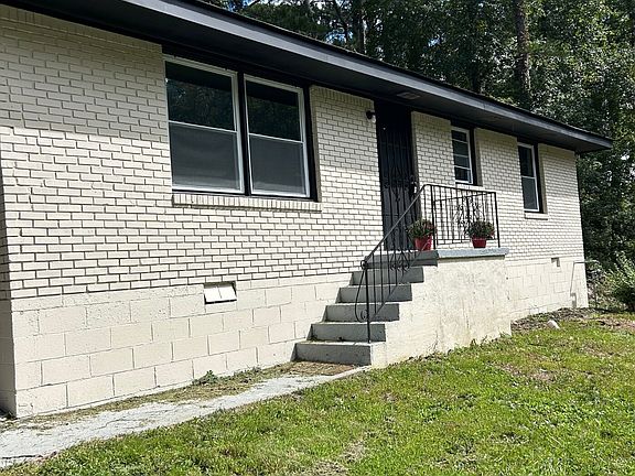3rd image of 2970 Humphries Dr SE