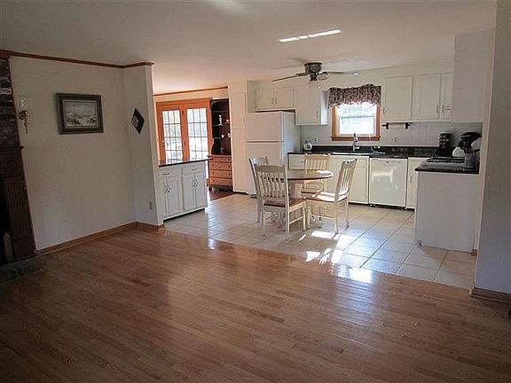 2nd image of 49 Gold Finch Ln