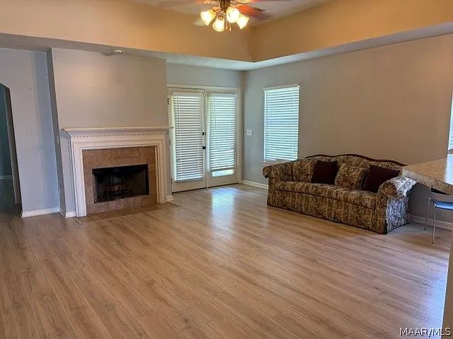 3 bed, 2.0 bath, 1566 sqft, $2,000 — Photo 2