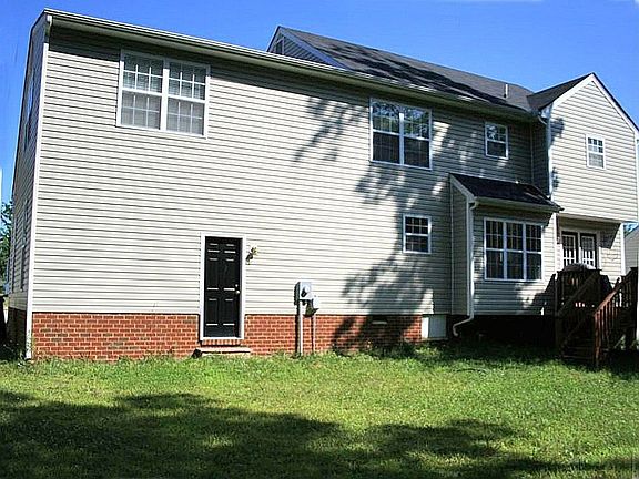 3rd image of 6837 Lake Caroline Dr