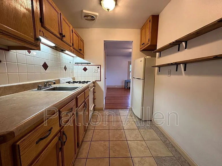 105 Edwin Pl #4 — Photo 4